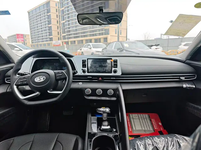 Hyundai Elantra — Фото автомобиля 9