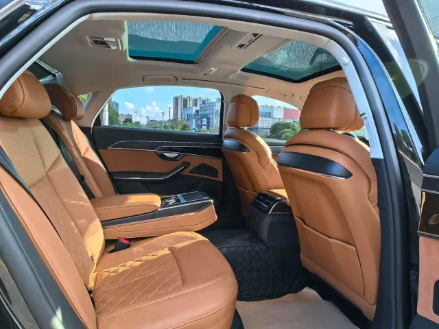 Audi A8 — Фото автомобиля 10