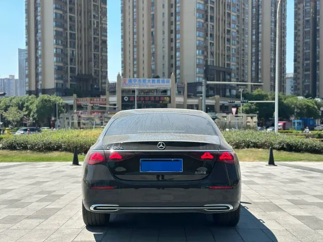 Mercedes-Benz E-Class — Фото автомобиля 5