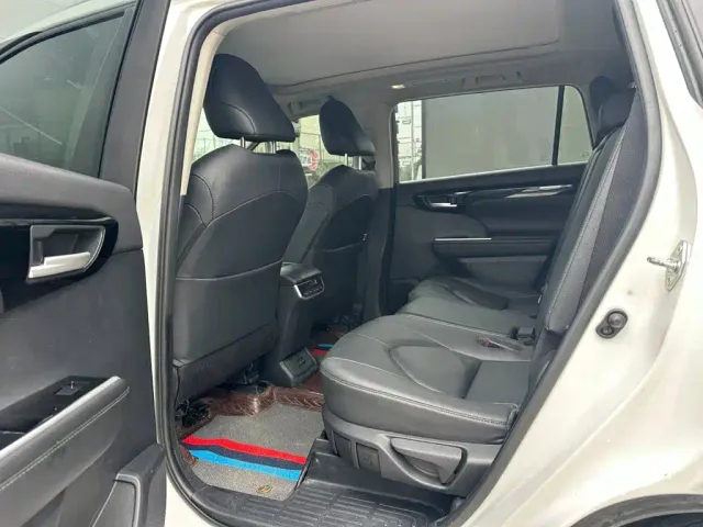 Toyota Highlander — Фото автомобиля 9