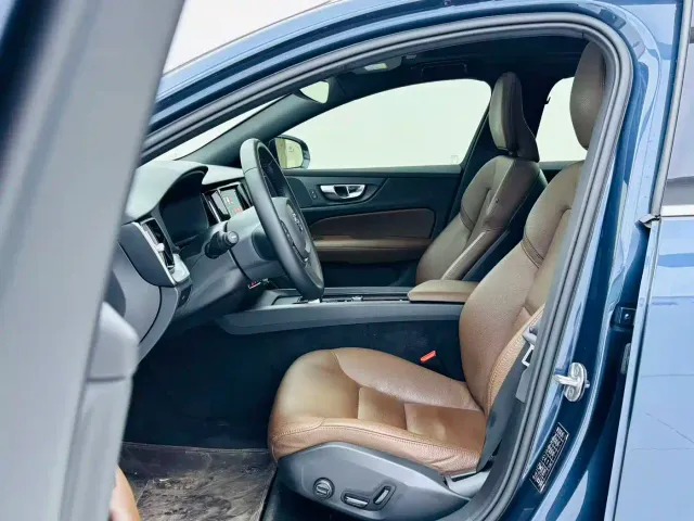 Volvo S60 — Фото автомобиля 10