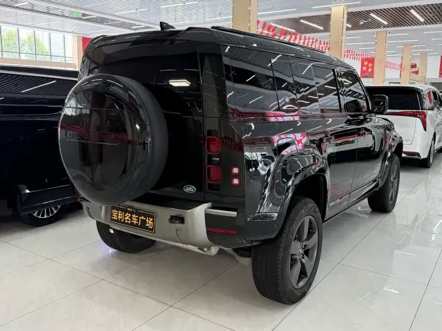 Land Rover Defender — Фото автомобиля 4