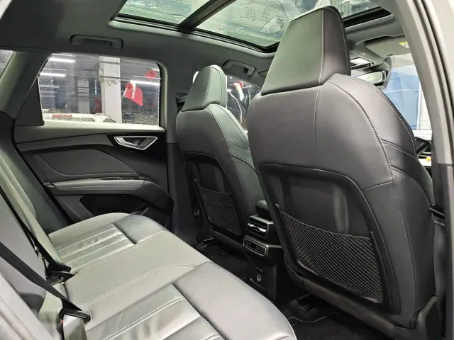Audi Q4 e-tron — Фото автомобиля 10