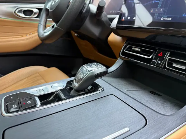 GAC Trumpchi GS8 — Фото автомобиля 11