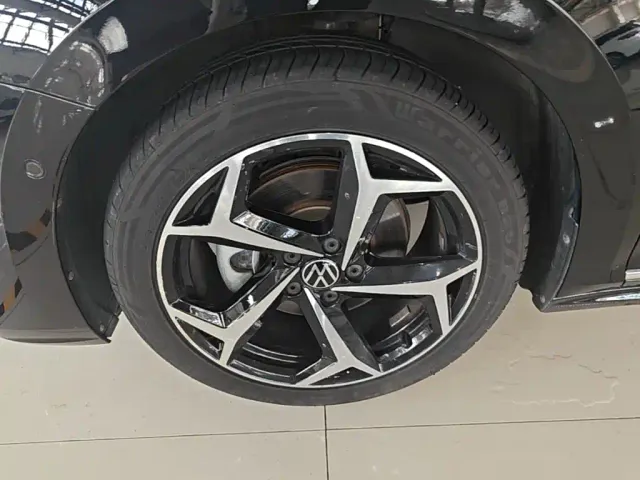 Volkswagen Passat — Фото автомобиля 22