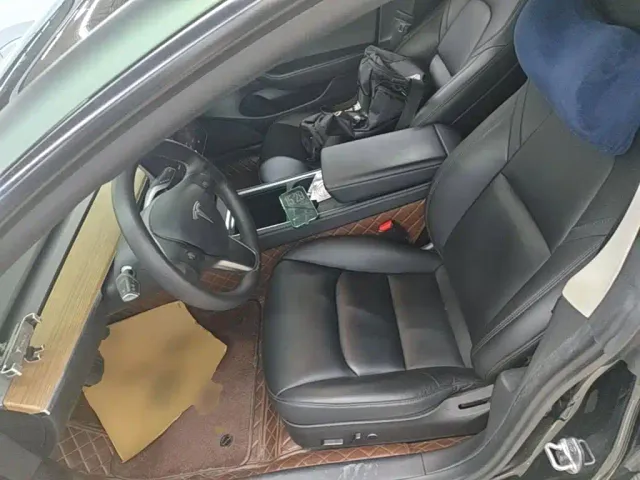 Tesla Model 3 — Фото автомобиля 14