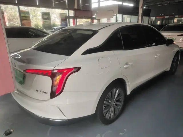 Hongqi E-QM5 — Фото автомобиля 6