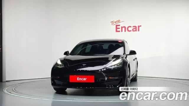 Tesla Model 3 — Фото автомобиля 3