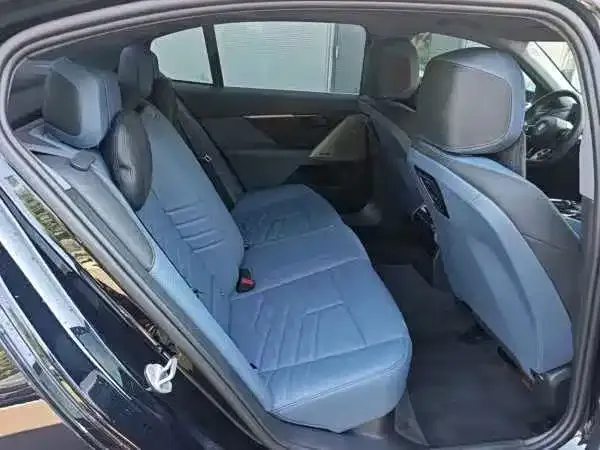 BMW i5 — Фото автомобиля 10
