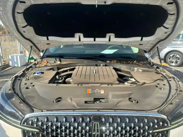 Lincoln Aviator — Фото автомобиля 12
