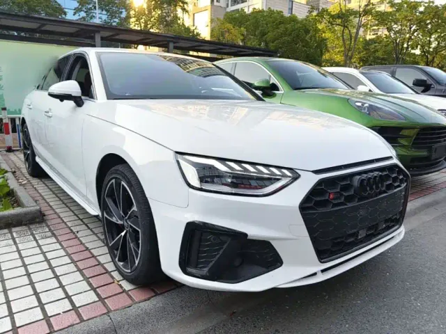 Audi A4L — Фото автомобиля 3