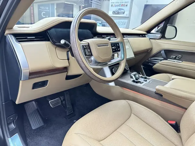 Land Rover Range Rover 2025 3.0 L6 400PS Flourishing Era Extended Wheelbase — Фото автомобиля 7
