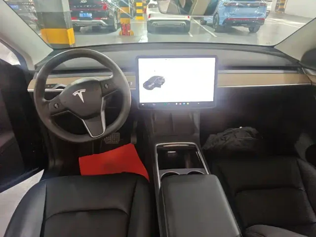 Tesla Model Y — Фото автомобиля 9