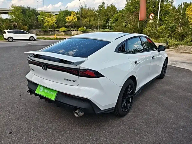 Changan UNI-V — Фото автомобиля 6