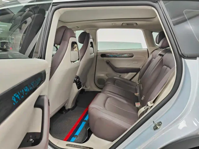 Leapmotor C11 — Фото автомобиля 19