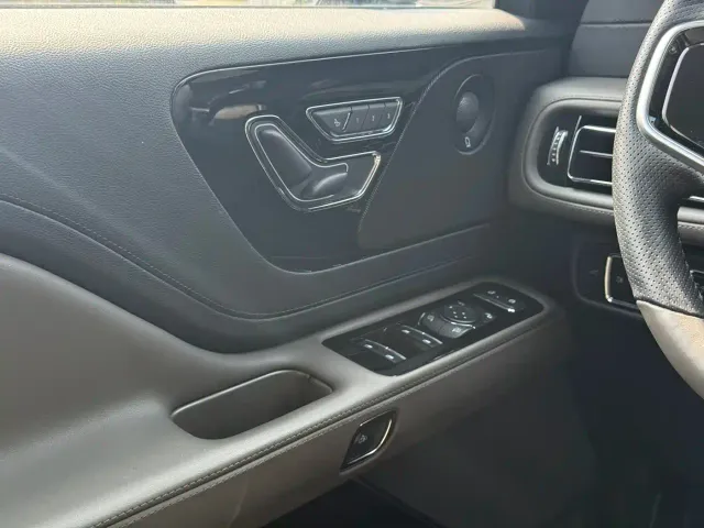 Lincoln Aviator — Фото автомобиля 23