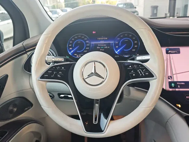 Mercedes-Benz EQS SUV — Фото автомобиля 10