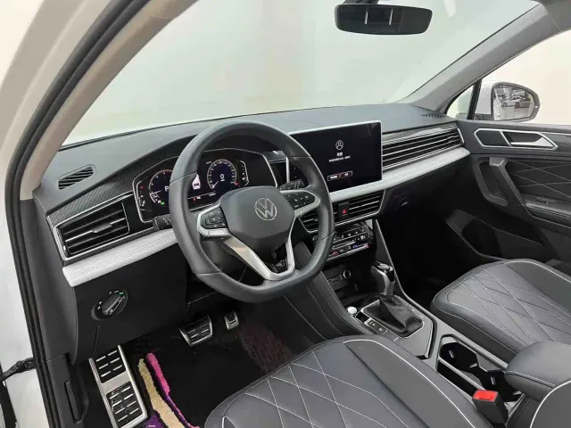 Volkswagen Tiguan L — Фото автомобиля 9