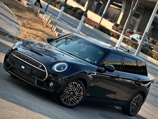 Фотография автомобиля — MINI Clubman