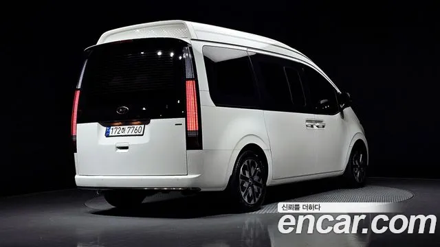 Hyundai Staria Staria 4WD Lounge 9 мест — Фото автомобиля 2