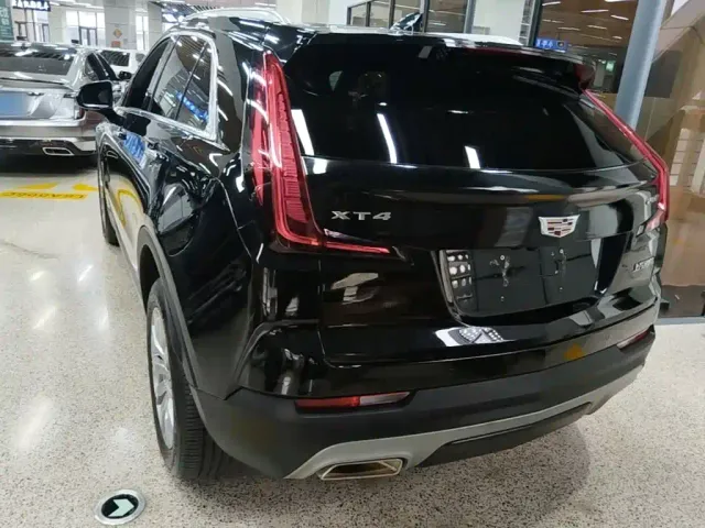 Cadillac XT4 — Фото автомобиля 4