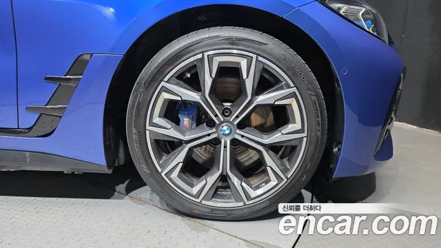 BMW i4 — Фото автомобиля 6