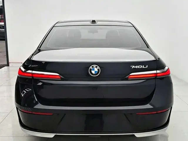 BMW 7 Series — Фото автомобиля 17
