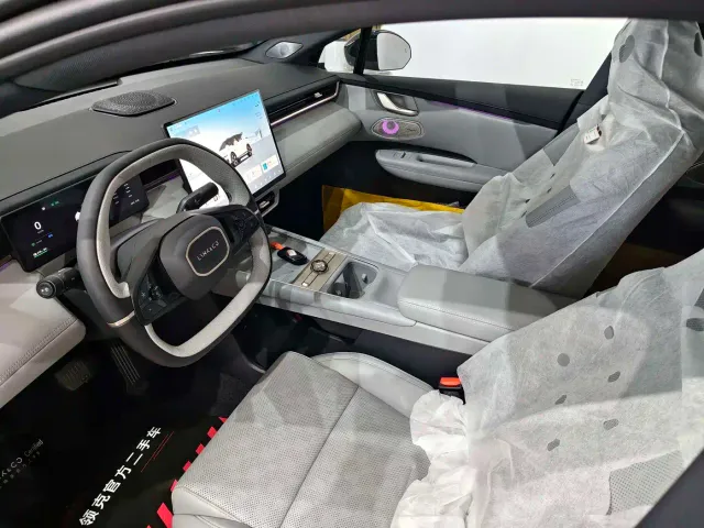 Lynk & Co Z20 — Фото автомобиля 18