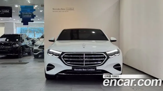 Mercedes-Benz E-Class — Фото автомобиля 3