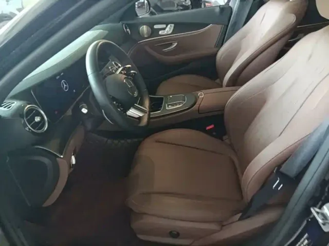 Mercedes-Benz E-Class — Фото автомобиля 14