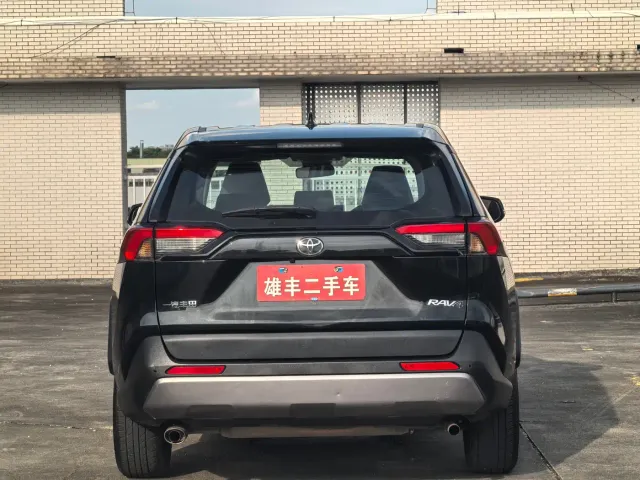 Toyota RAV4 — Фото автомобиля 14