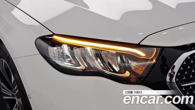 Mercedes-Benz E-Class — Фото автомобиля 21