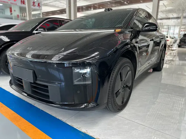Фотография автомобиля — Li Auto i6