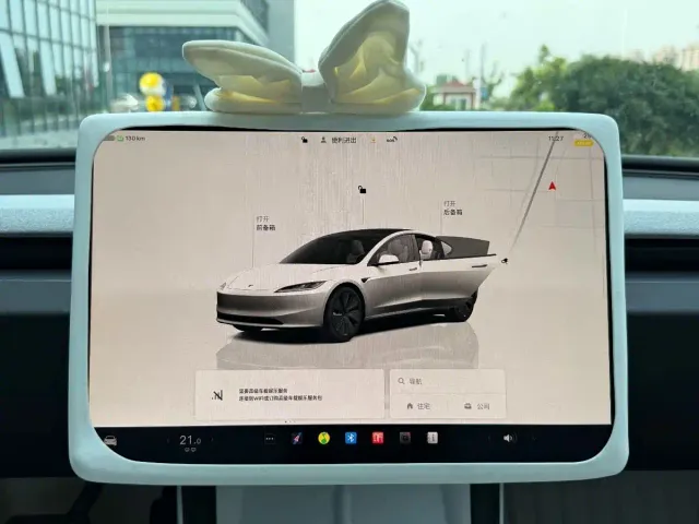 Tesla Model 3 — Фото автомобиля 11