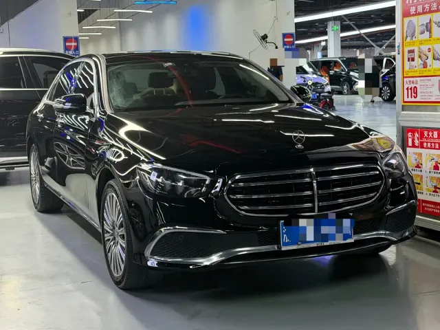Mercedes-Benz E-Class — Фото автомобиля 3
