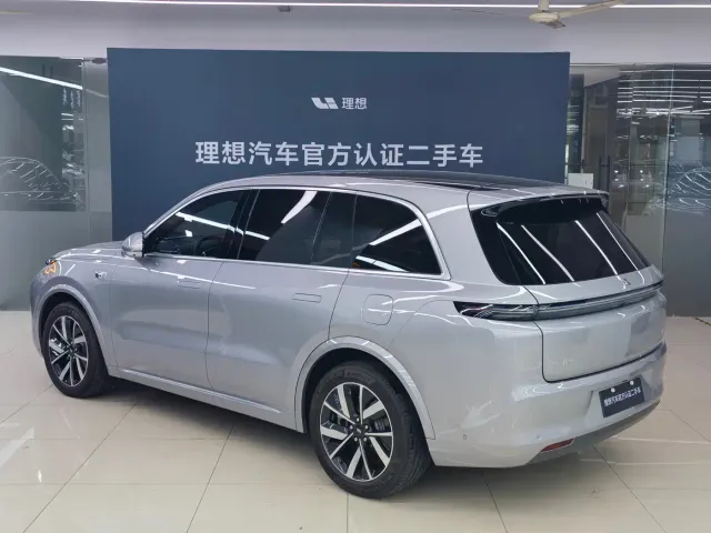 Li Auto L8 — Фото автомобиля 17
