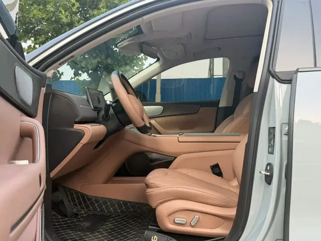Leapmotor C11 — Фото автомобиля 4