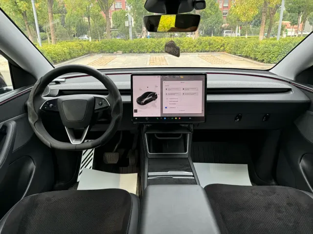 Tesla Model Y — Фото автомобиля 7