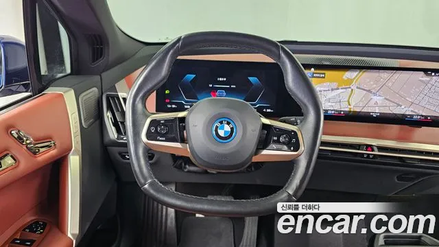 BMW iX — Фото автомобиля 13