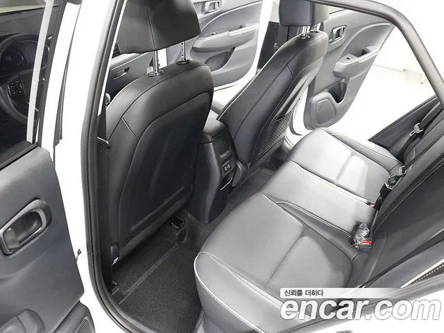 Hyundai Venue — Фото автомобиля 11