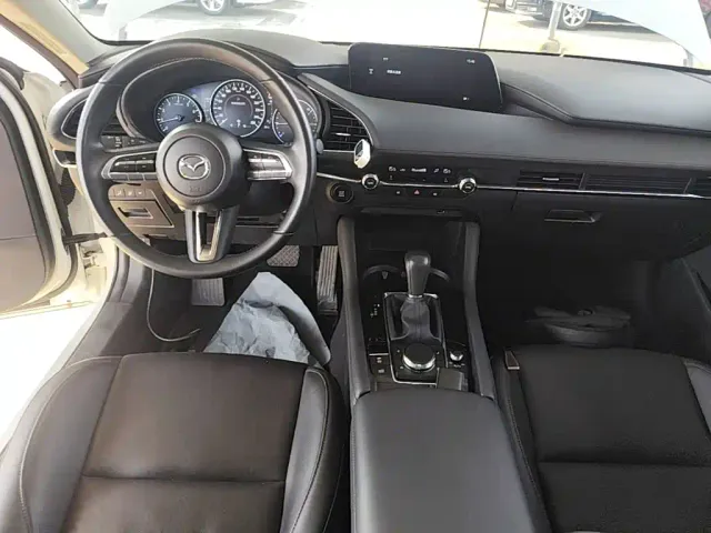 Mazda Axela — Фото автомобиля 9