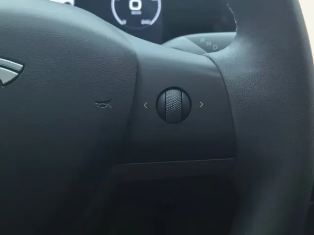 Tesla Model Y — Фото автомобиля 27