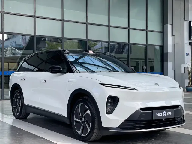Nio ES8 — Фото автомобиля 12