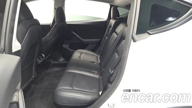 Tesla Model Y — Фото автомобиля 16