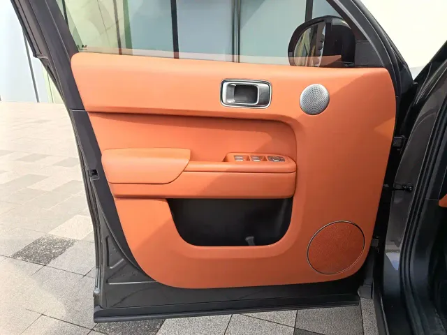 Li Auto L8 — Фото автомобиля 8