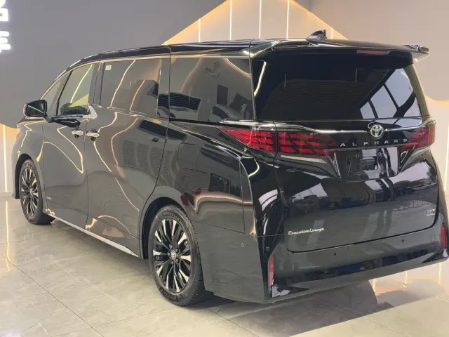 Toyota Alphard — Фото автомобиля 9