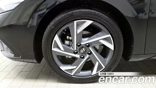Hyundai AVANTE — Фото автомобиля 5