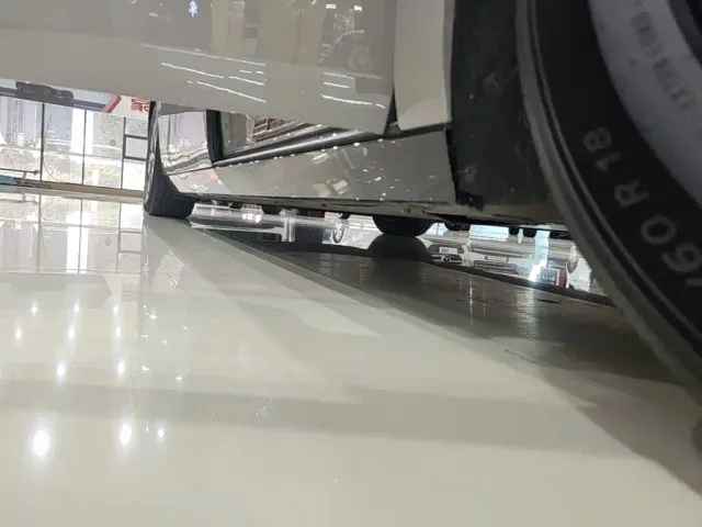 Li Auto MEGA — Фото автомобиля 20