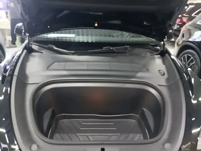 Tesla Model Y — Фото автомобиля 19