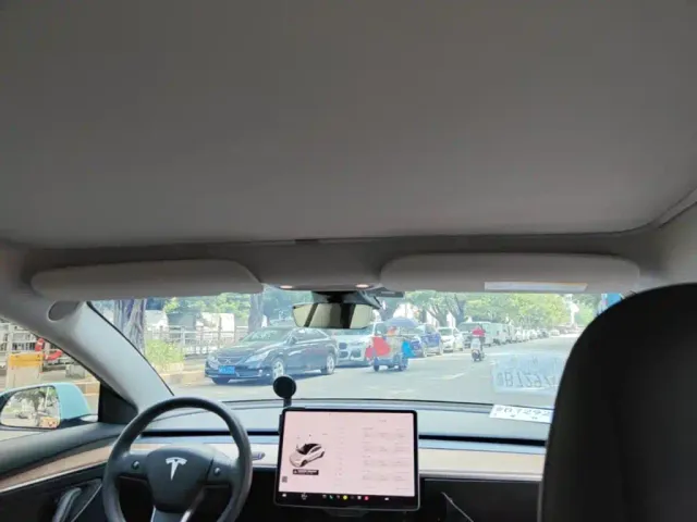 Tesla Model 3 — Фото автомобиля 17